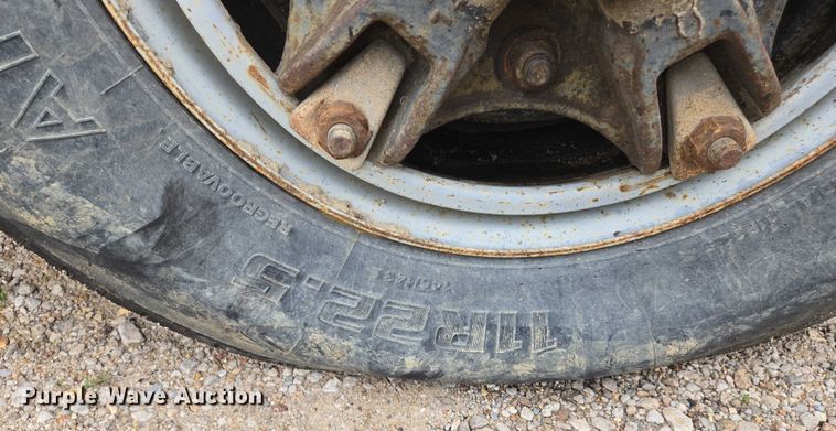 image for item DW7052 1992 International 4900 dump truck