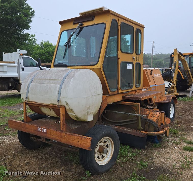 image for item DW7053 Broce Manufacturing RC300 broom