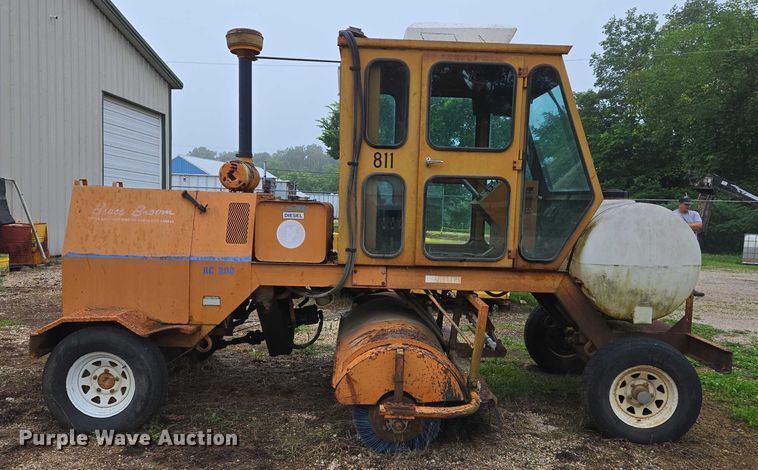 image for item DW7053 Broce Manufacturing RC300 broom