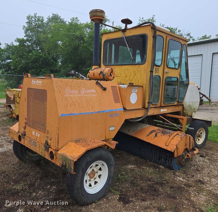 image for item DW7053 Broce Manufacturing RC300 broom