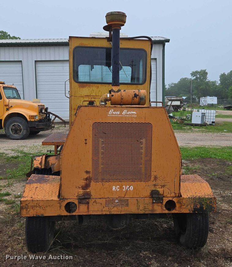 image for item DW7053 Broce Manufacturing RC300 broom