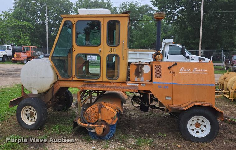 image for item DW7053 Broce Manufacturing RC300 broom