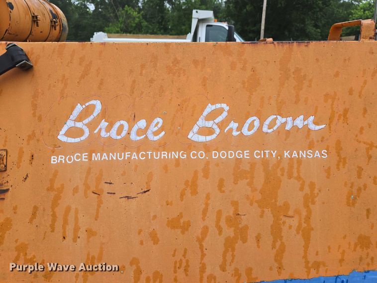 image for item DW7053 Broce Manufacturing RC300 broom