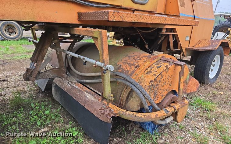 image for item DW7053 Broce Manufacturing RC300 broom