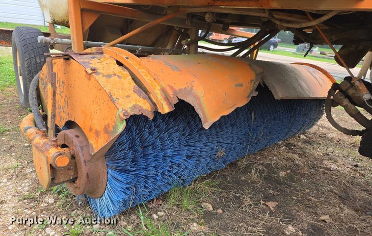 image for item DW7053 Broce Manufacturing RC300 broom