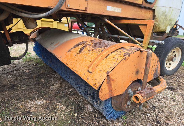 image for item DW7053 Broce Manufacturing RC300 broom