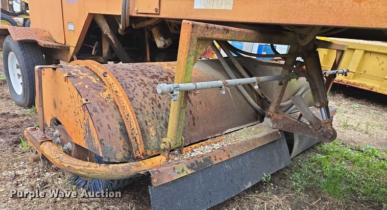 image for item DW7053 Broce Manufacturing RC300 broom