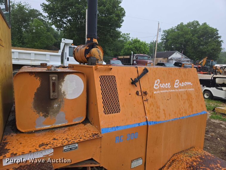 image for item DW7053 Broce Manufacturing RC300 broom