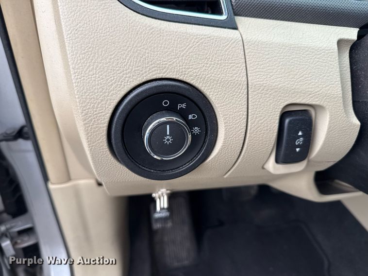 image for item DX5475 2013 Ford Taurus 