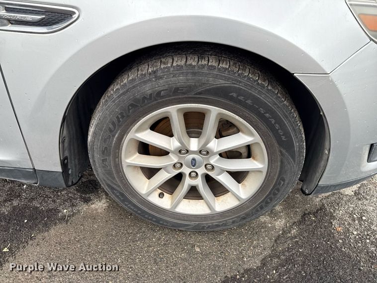 image for item DX5475 2013 Ford Taurus 