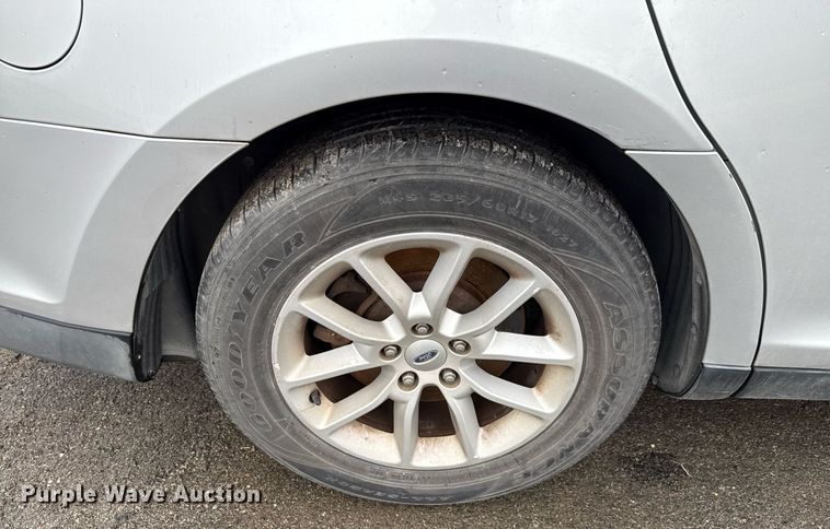 image for item DX5475 2013 Ford Taurus 