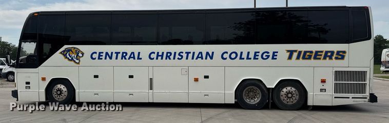 image for item DY0170 2000 Prevost H3 coach bus