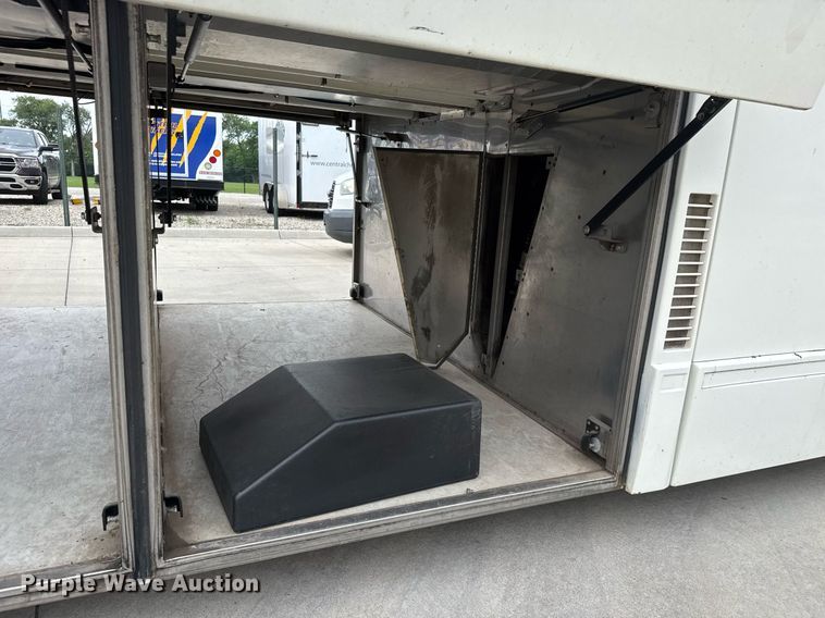 image for item DY0170 2000 Prevost H3 coach bus