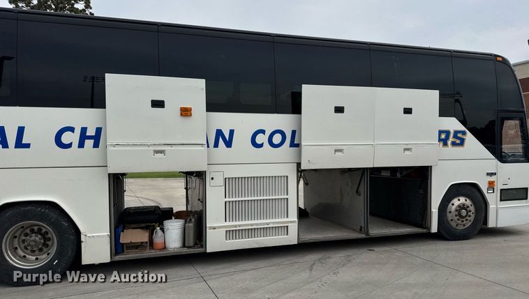 image for item DY0170 2000 Prevost H3 coach bus