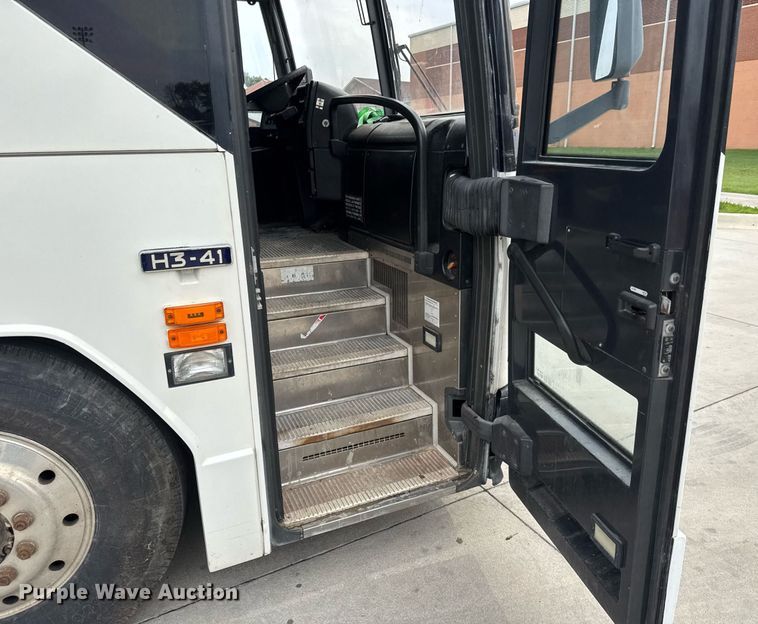 image for item DY0170 2000 Prevost H3 coach bus