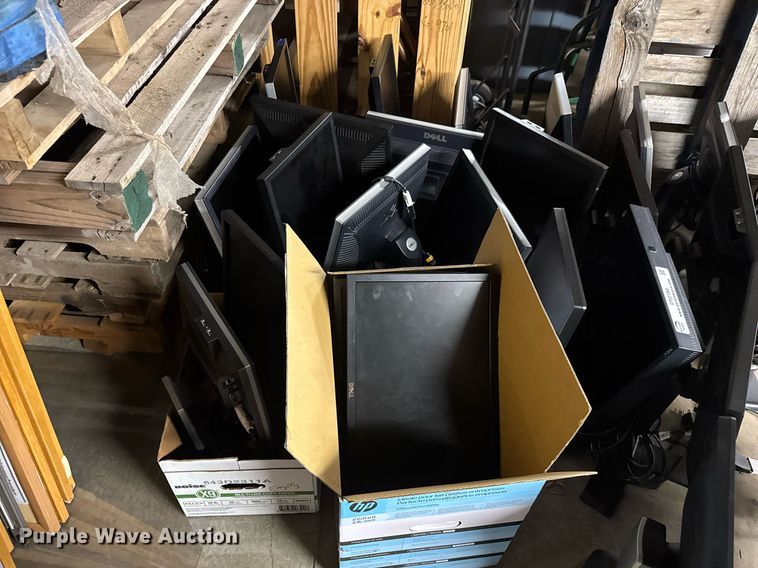 image for item DY0180 (27) Dell monitors