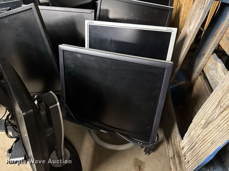 image for item DY0180 (27) Dell monitors