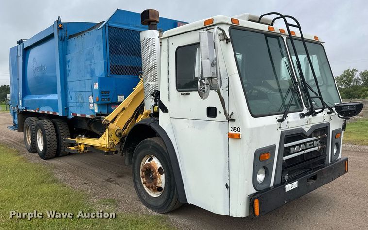 image for item DY0205 2008 Mack LEU613 refuse truck