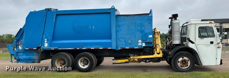 image for item DY0205 2008 Mack LEU613 refuse truck
