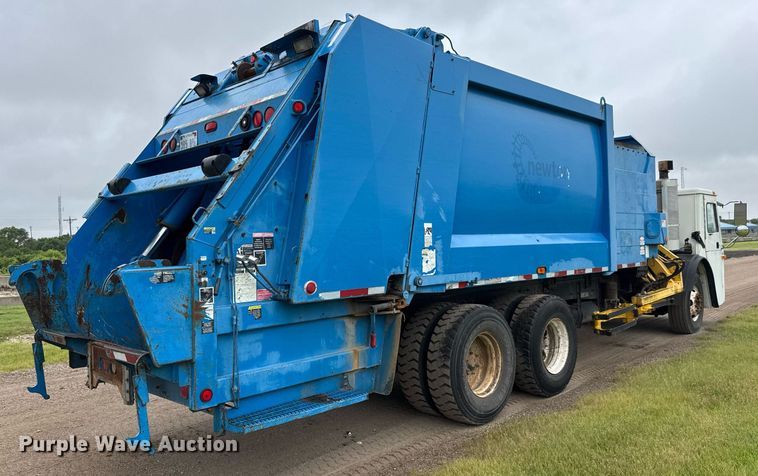 image for item DY0205 2008 Mack LEU613 refuse truck