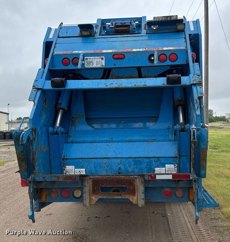 image for item DY0205 2008 Mack LEU613 refuse truck