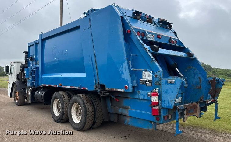 image for item DY0205 2008 Mack LEU613 refuse truck
