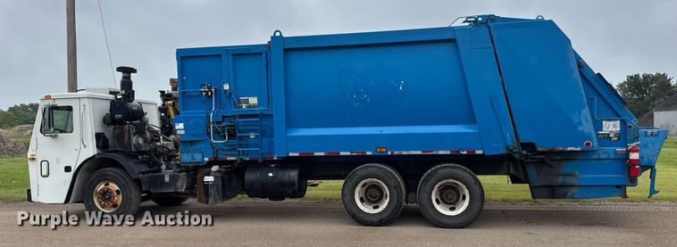 image for item DY0205 2008 Mack LEU613 refuse truck