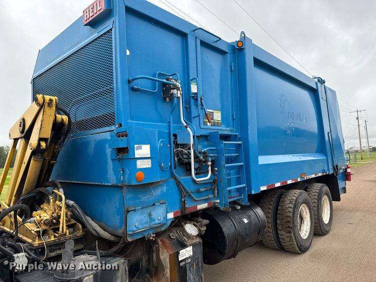 image for item DY0205 2008 Mack LEU613 refuse truck