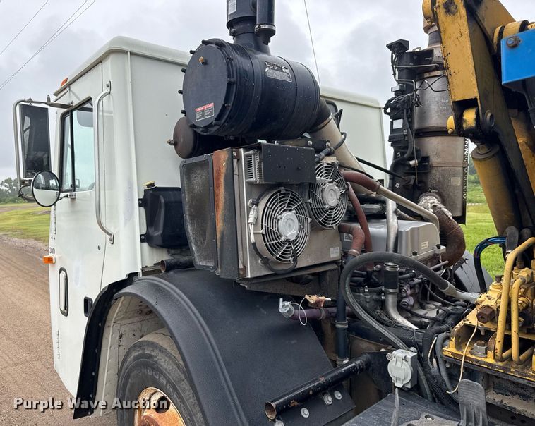 image for item DY0205 2008 Mack LEU613 refuse truck