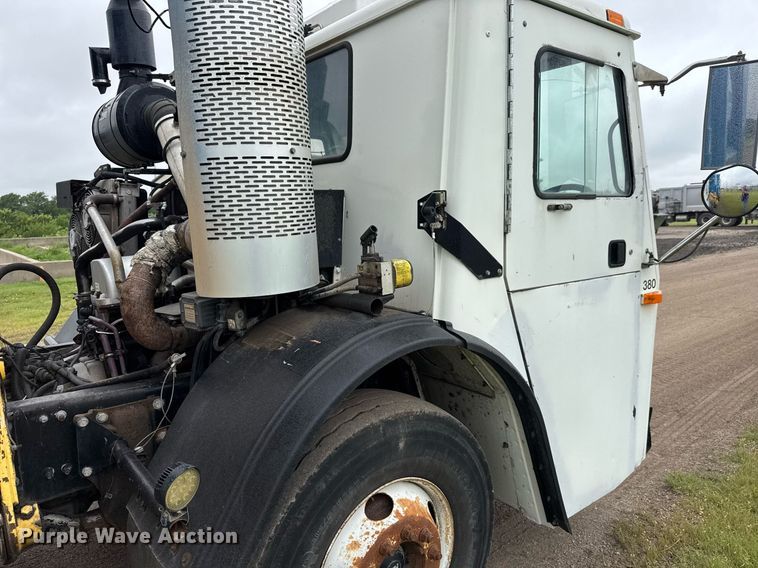 image for item DY0205 2008 Mack LEU613 refuse truck