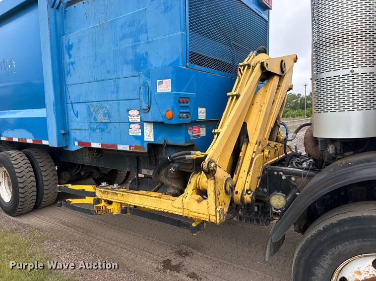 image for item DY0205 2008 Mack LEU613 refuse truck