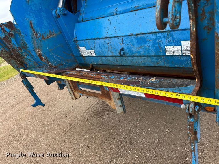 image for item DY0205 2008 Mack LEU613 refuse truck