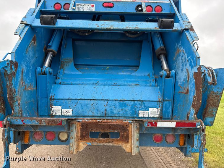 image for item DY0205 2008 Mack LEU613 refuse truck