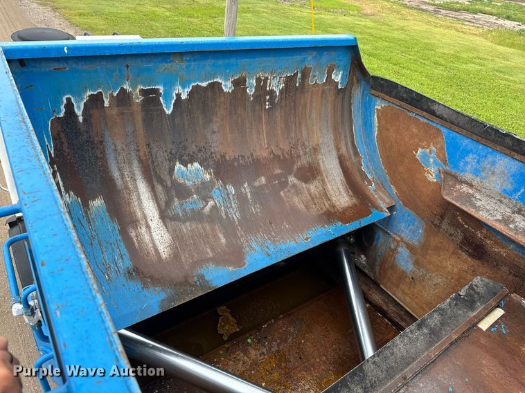 image for item DY0205 2008 Mack LEU613 refuse truck