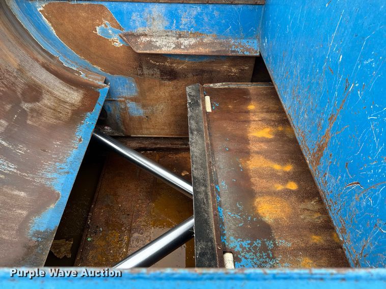 image for item DY0205 2008 Mack LEU613 refuse truck