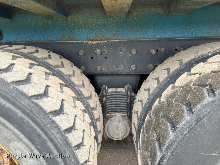 image for item DY0205 2008 Mack LEU613 refuse truck