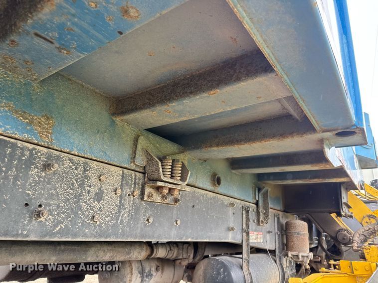 image for item DY0205 2008 Mack LEU613 refuse truck