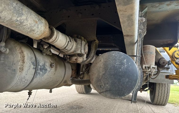 image for item DY0205 2008 Mack LEU613 refuse truck