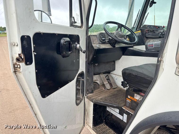 image for item DY0205 2008 Mack LEU613 refuse truck