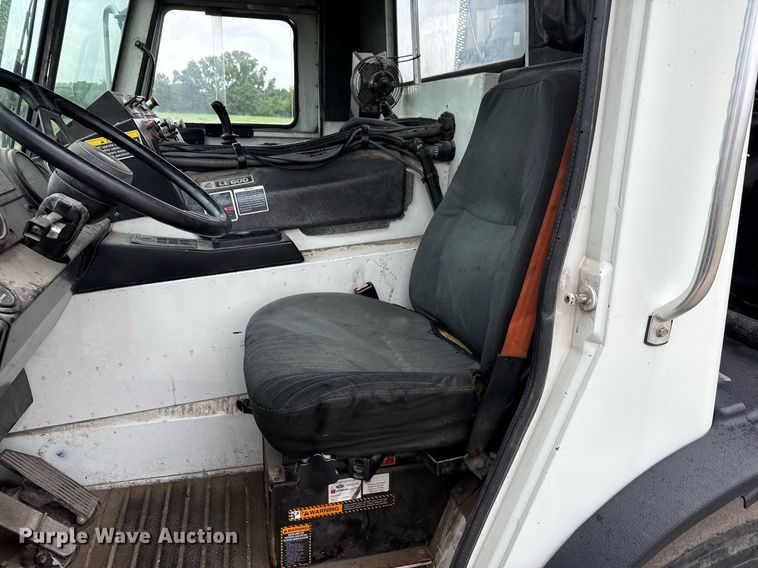 image for item DY0205 2008 Mack LEU613 refuse truck