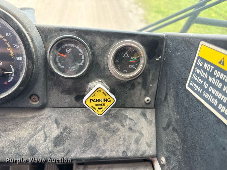 image for item DY0205 2008 Mack LEU613 refuse truck