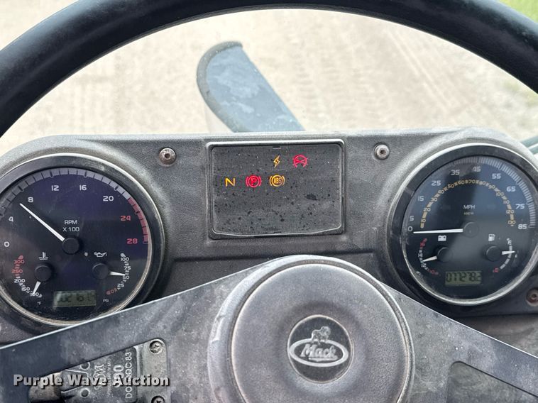 image for item DY0205 2008 Mack LEU613 refuse truck