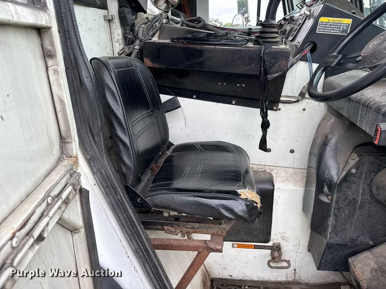 image for item DY0205 2008 Mack LEU613 refuse truck