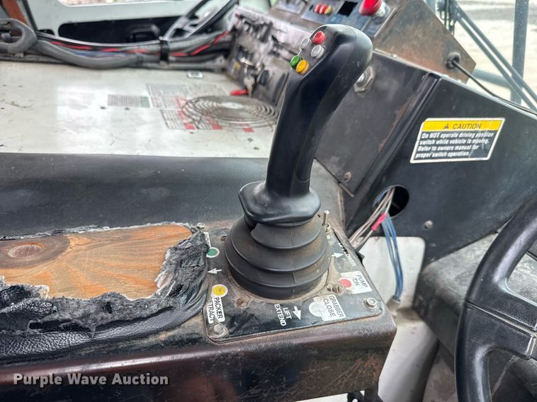 image for item DY0205 2008 Mack LEU613 refuse truck