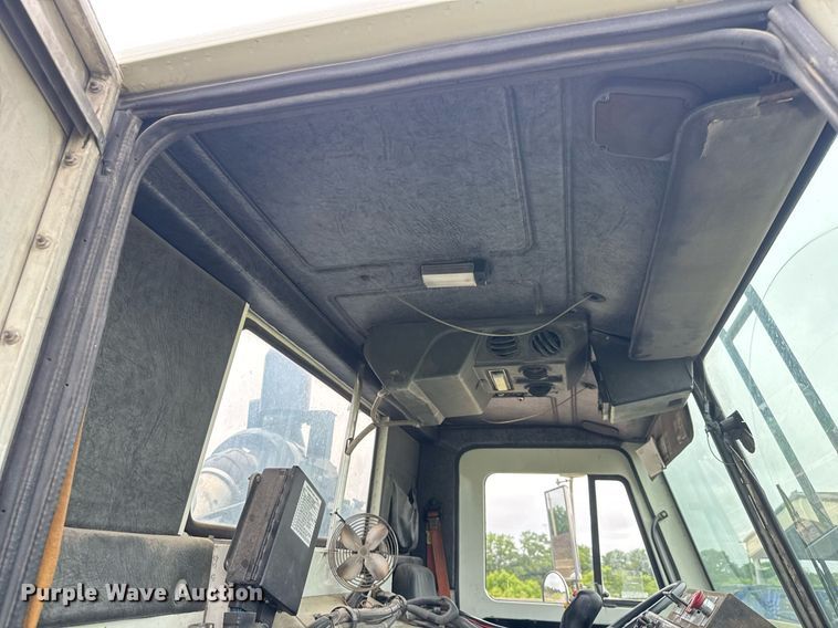 image for item DY0205 2008 Mack LEU613 refuse truck