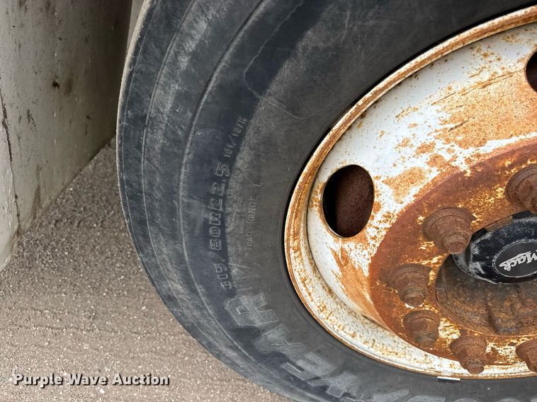 image for item DY0205 2008 Mack LEU613 refuse truck