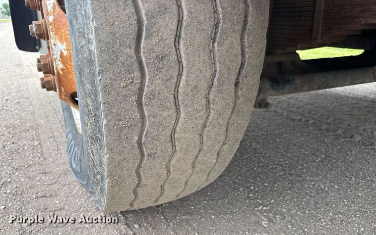 image for item DY0205 2008 Mack LEU613 refuse truck