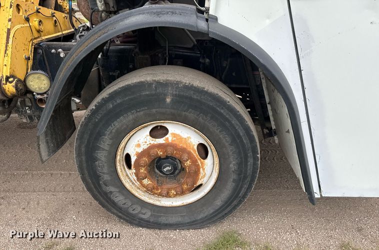 image for item DY0205 2008 Mack LEU613 refuse truck