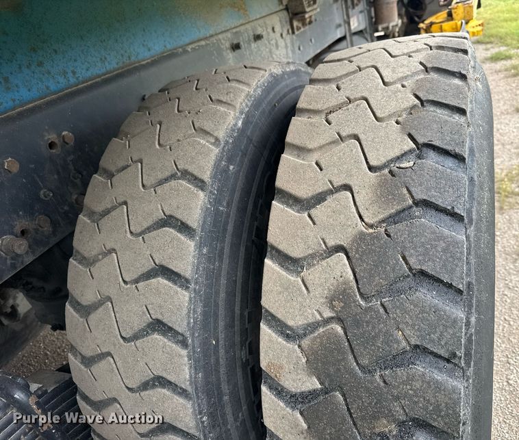 image for item DY0205 2008 Mack LEU613 refuse truck