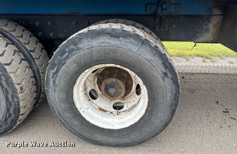 image for item DY0205 2008 Mack LEU613 refuse truck